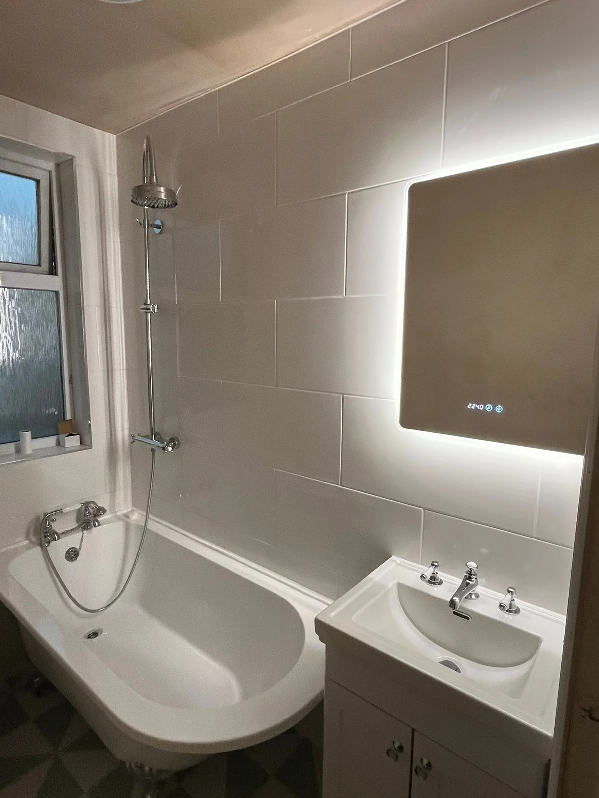 Modern shower installation